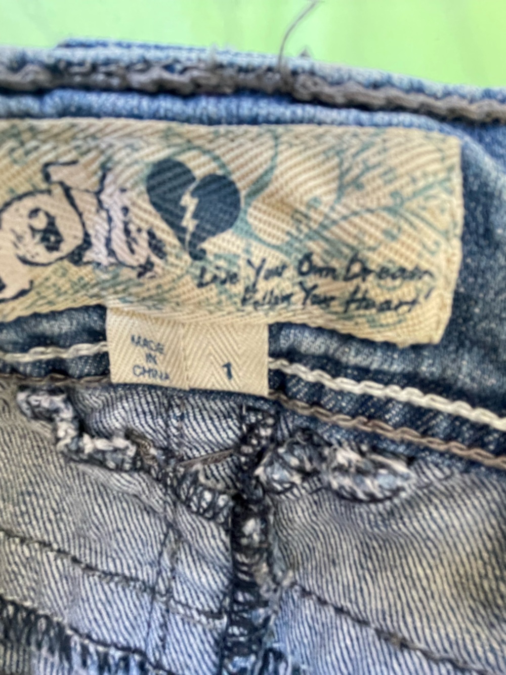 LOW RISE BOOT LEG JOLT JEANS WITH EMBROILED FLAP POCKETS LIGHT SIZE 1 JUNIORS - Picture 13 of 15